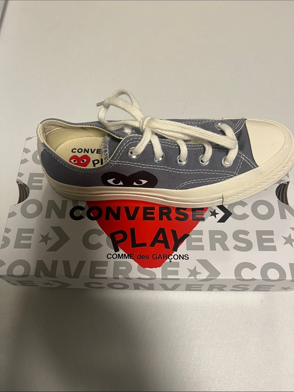 Converse PLAY Low Top Chuck 70 Sneaker in Grey & White
Comme des Garçons Play❤️